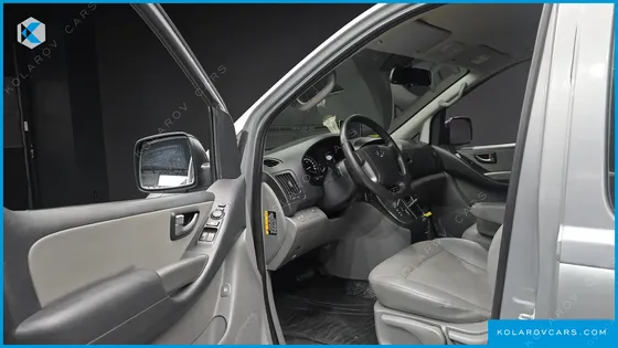 HYUNDAI STAREX VAN 3-SEATER