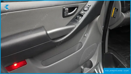 HYUNDAI STAREX VAN 3-SEATER