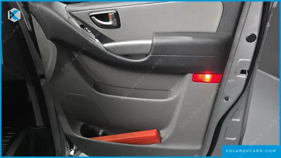 HYUNDAI STAREX VAN 3-SEATER