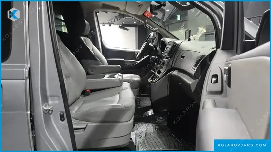 HYUNDAI STAREX VAN 3-SEATER