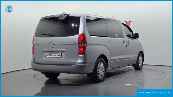 HYUNDAI STAREX 5-SEATER VAN