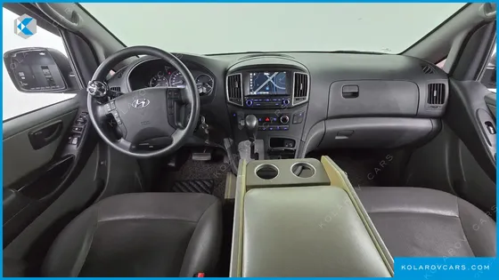 HYUNDAI STAREX 5-SEATER VAN
