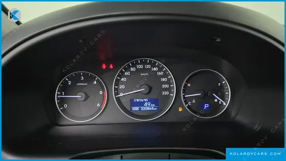 HYUNDAI STAREX 5-SEATER VAN