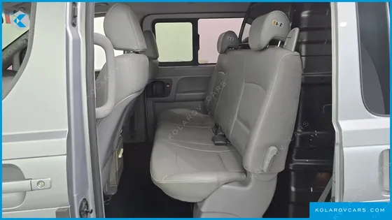 HYUNDAI STAREX 5-SEATER VAN