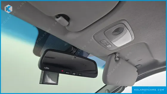 HYUNDAI STAREX 5-SEATER VAN