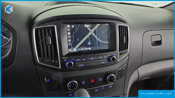 HYUNDAI STAREX 5-SEATER VAN