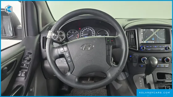 HYUNDAI STAREX 5-SEATER VAN