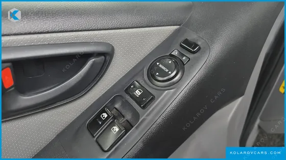 HYUNDAI STAREX 5-SEATER VAN
