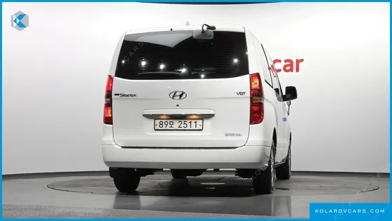 HYUNDAI STAREX VAN 5-SEATER