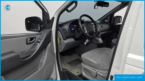 HYUNDAI STAREX VAN 5-SEATER
