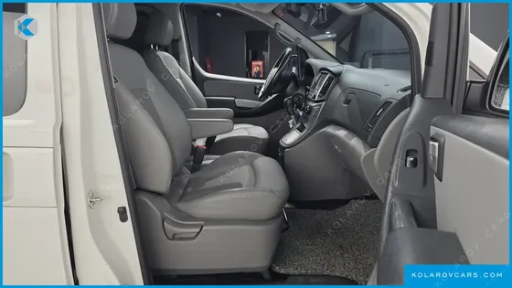 HYUNDAI STAREX VAN 5-SEATER