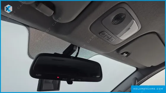 HYUNDAI STAREX VAN 5-SEATER
