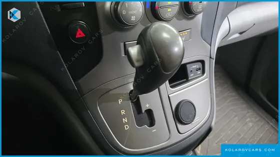 HYUNDAI STAREX 3-SEATER VAN
