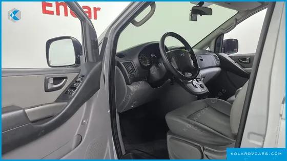 HYUNDAI STAREX 3-SEATER VAN