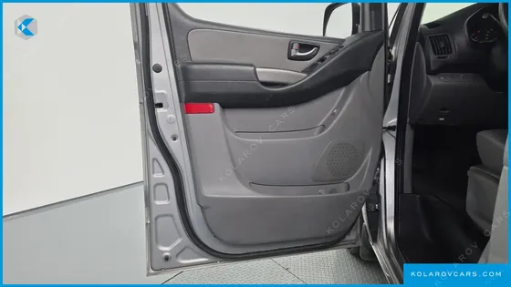 HYUNDAI STAREX 3-SEATER VAN