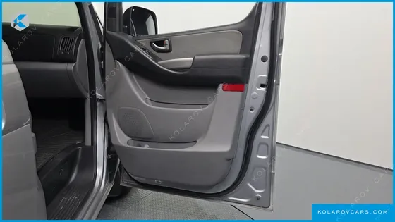 HYUNDAI STAREX 3-SEATER VAN