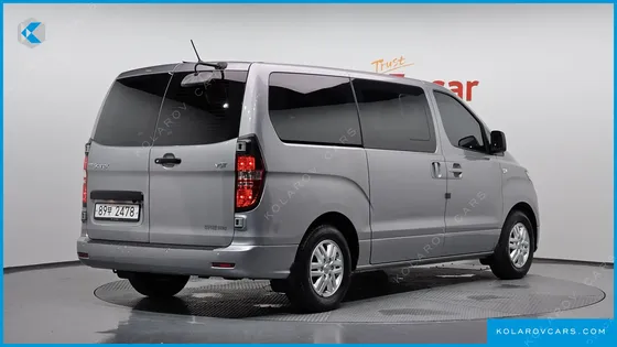 HYUNDAI STAREX VAN 5-SEATER