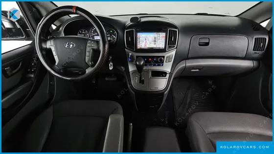 HYUNDAI STAREX VAN 5-SEATER
