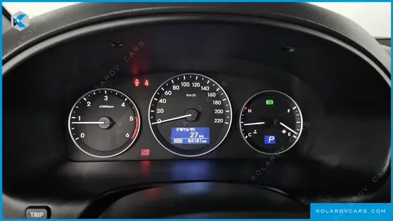 HYUNDAI STAREX VAN 5-SEATER