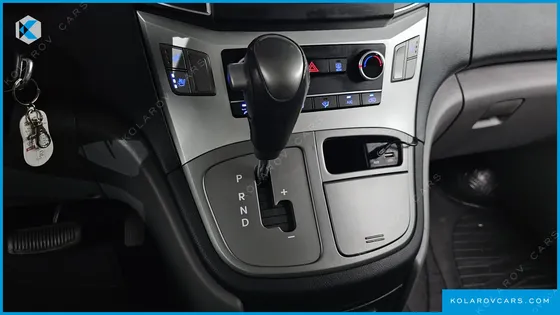HYUNDAI STAREX VAN 5-SEATER