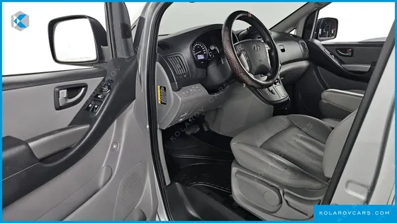 HYUNDAI STAREX VAN 5-SEATER