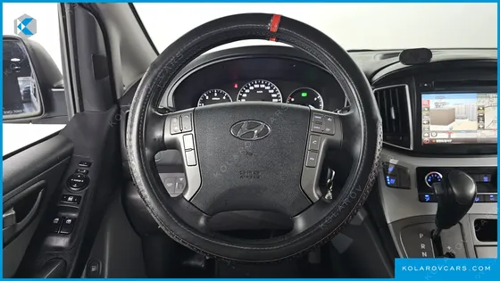 HYUNDAI STAREX VAN 5-SEATER