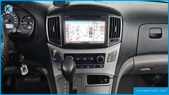 HYUNDAI STAREX VAN 5-SEATER