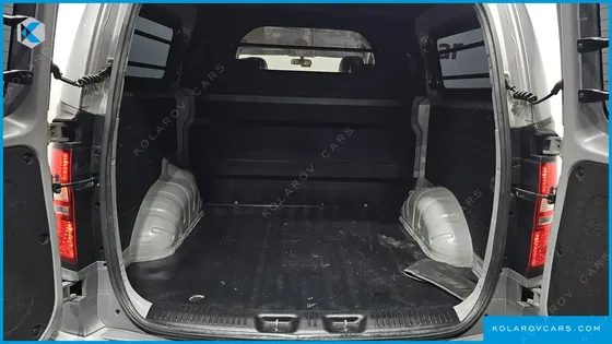 HYUNDAI STAREX VAN 5-SEATER