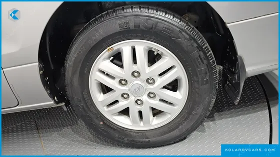 HYUNDAI STAREX VAN 5-SEATER