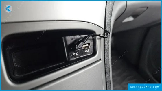 HYUNDAI STAREX VAN 5-SEATER