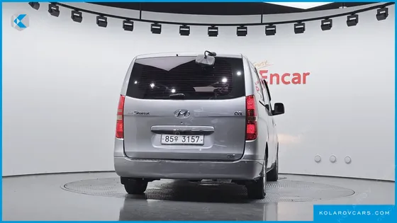 HYUNDAI STAREX 5-SEATER VAN