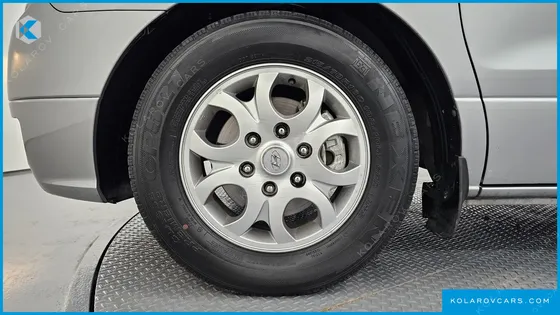 HYUNDAI STAREX 5-SEATER VAN