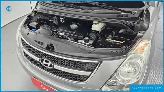 HYUNDAI STAREX 5-SEATER VAN