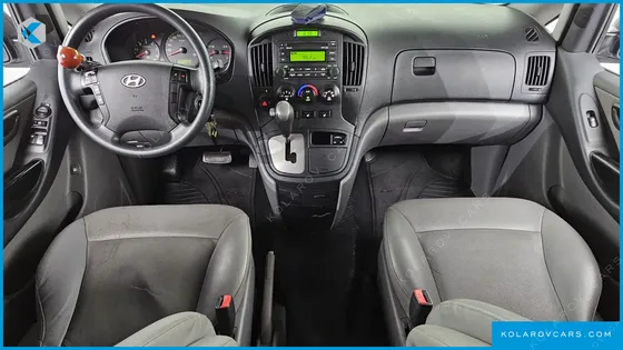 HYUNDAI STAREX 5-SEATER VAN