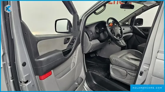 HYUNDAI STAREX 5-SEATER VAN