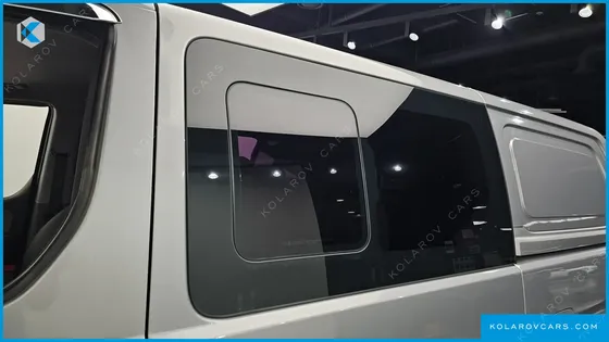 HYUNDAI STAREX 5-SEATER VAN