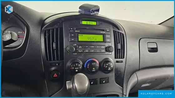 HYUNDAI STAREX 5-SEATER VAN