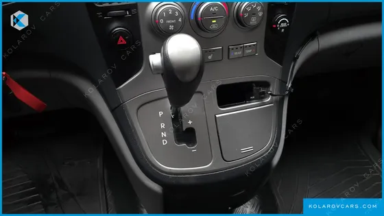 HYUNDAI STAREX 12-SEATER WAGON
