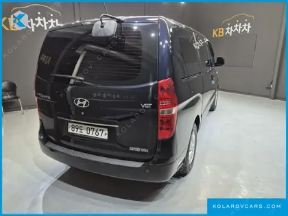HYUNDAI STAREX VAN 5-SEATER