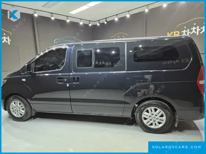 HYUNDAI STAREX VAN 5-SEATER