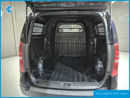 HYUNDAI STAREX VAN 5-SEATER