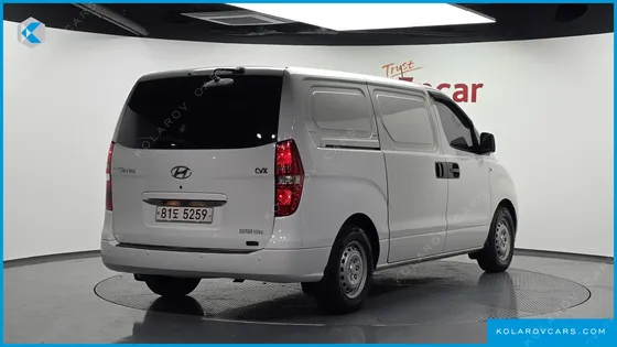 HYUNDAI STAREX 3-SEATER VAN