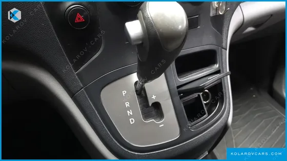 HYUNDAI STAREX 3-SEATER VAN