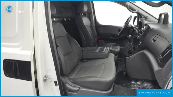 HYUNDAI STAREX 3-SEATER VAN