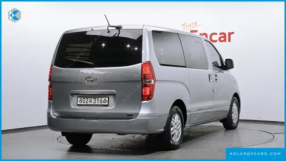 HYUNDAI STAREX 5-SEATER VAN
