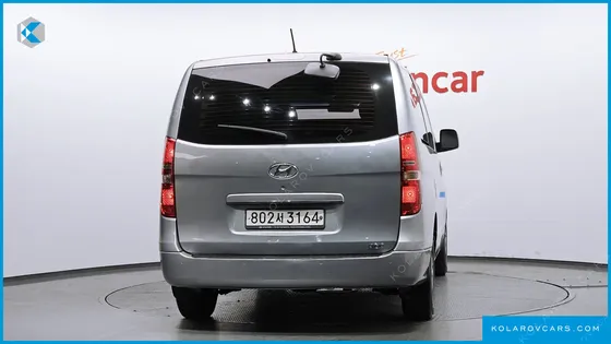HYUNDAI STAREX 5-SEATER VAN