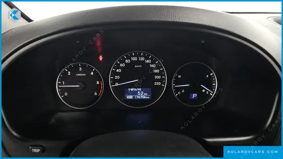 HYUNDAI STAREX 5-SEATER VAN