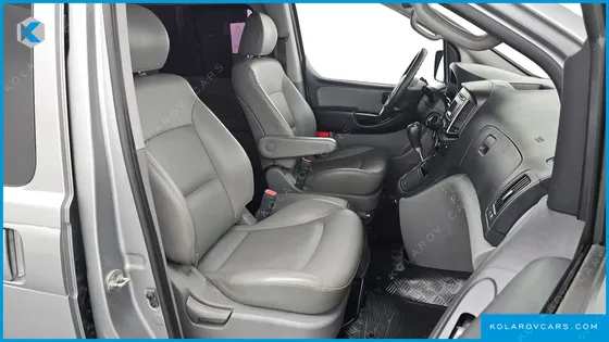 HYUNDAI STAREX 5-SEATER VAN