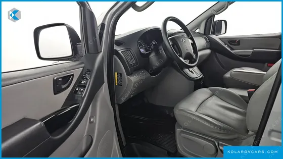 HYUNDAI STAREX 5-SEATER VAN