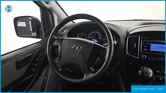 HYUNDAI STAREX 5-SEATER VAN